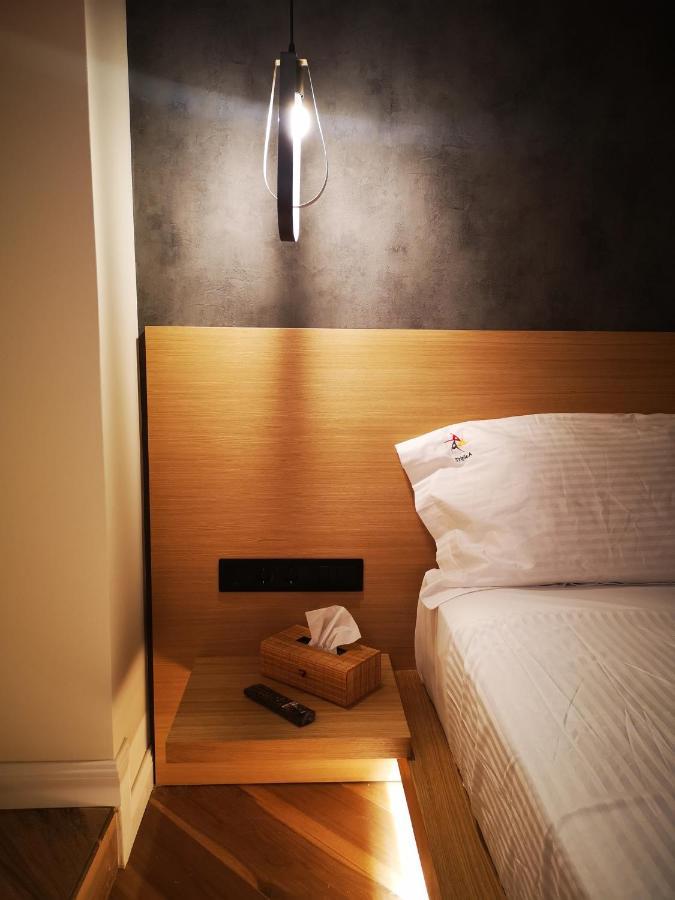 Апартаменты Triple A - 3 Squares - Free Parking! Афины Экстерьер фото