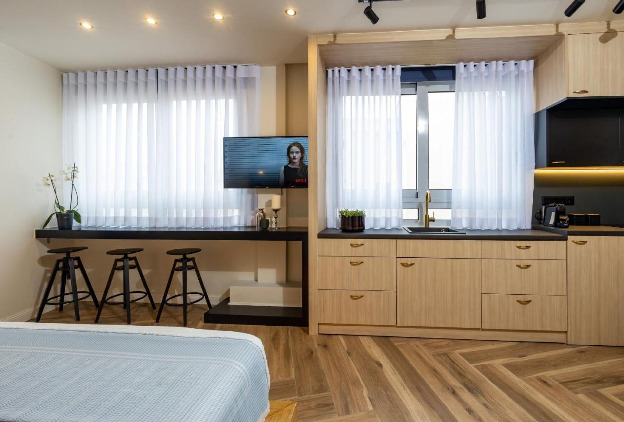 Апартаменты Triple A - 3 Squares - Free Parking! Афины Экстерьер фото
