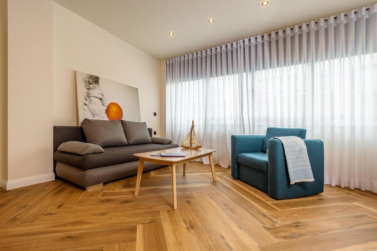 Апартаменты Triple A - 3 Squares - Free Parking! Афины Экстерьер фото