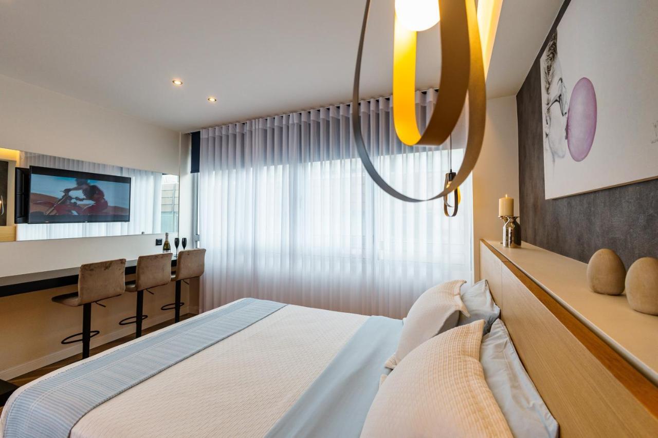 Апартаменты Triple A - 3 Squares - Free Parking! Афины Экстерьер фото