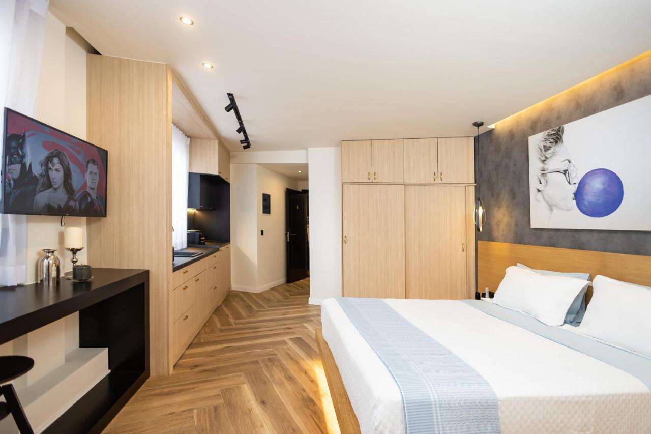 Апартаменты Triple A - 3 Squares - Free Parking! Афины Экстерьер фото