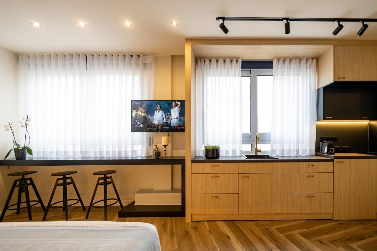 Апартаменты Triple A - 3 Squares - Free Parking! Афины Экстерьер фото