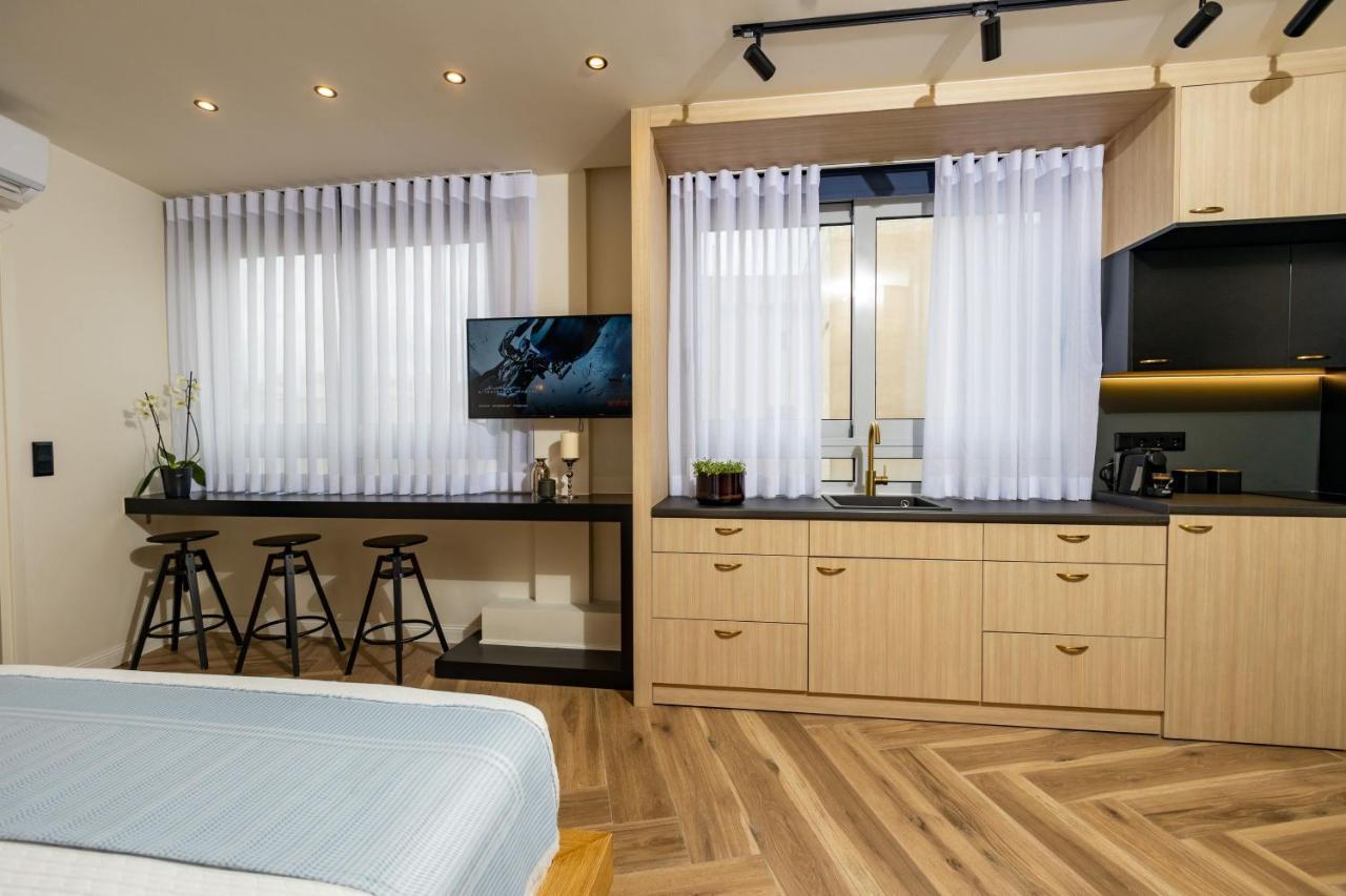 Апартаменты Triple A - 3 Squares - Free Parking! Афины Экстерьер фото