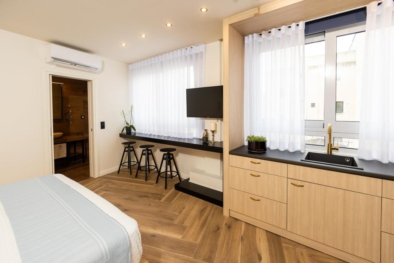 Апартаменты Triple A - 3 Squares - Free Parking! Афины Экстерьер фото
